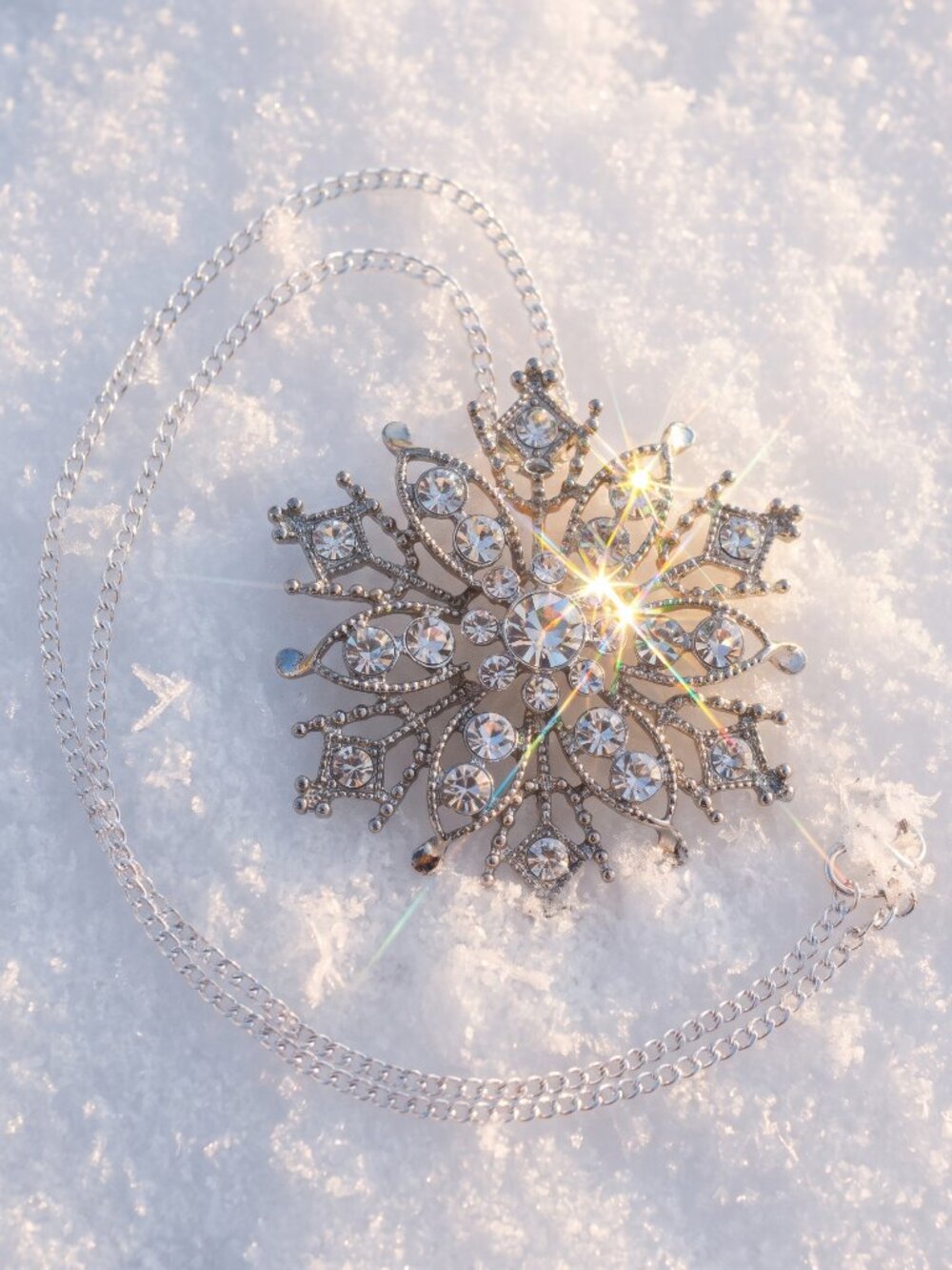 💎❄️Upcycled Icy Elegance: Statement Snowflake Crystal Pendant Necklace❄️💎 - Picture 4 of 16